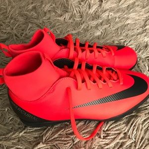 NEW!!! Kid Nike soccer cleats turf ⚽️